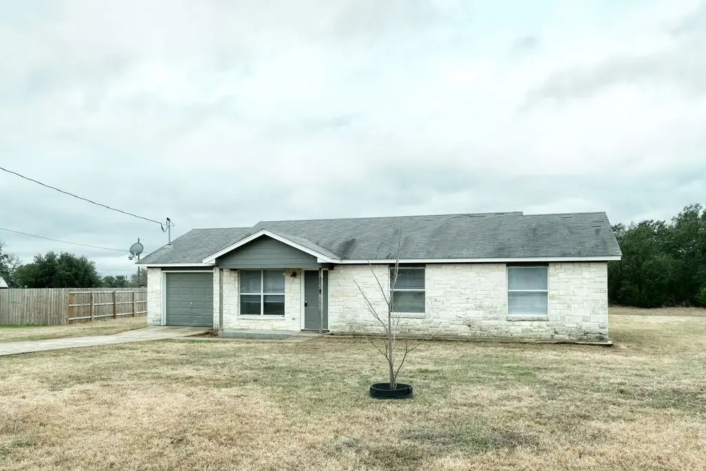 640 Fallen Oak Drive, Bertram