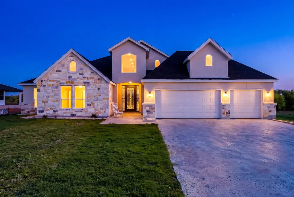 7166 Newman Boulevard, Kyle