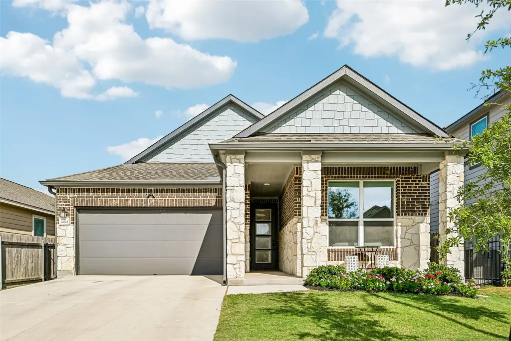 12612 Oxford Vineyard Lane, Manor