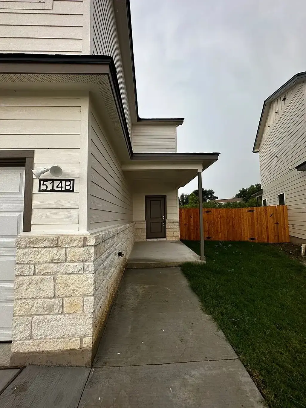 514 War Adminral Dr B, Jarrell