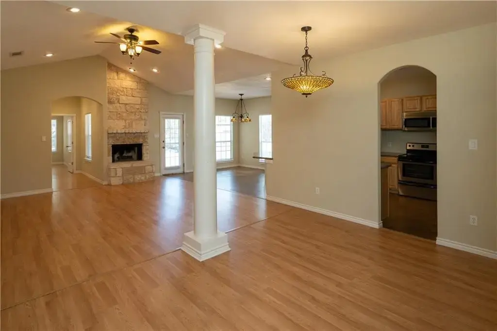 412 Cargill Drive, Spicewood