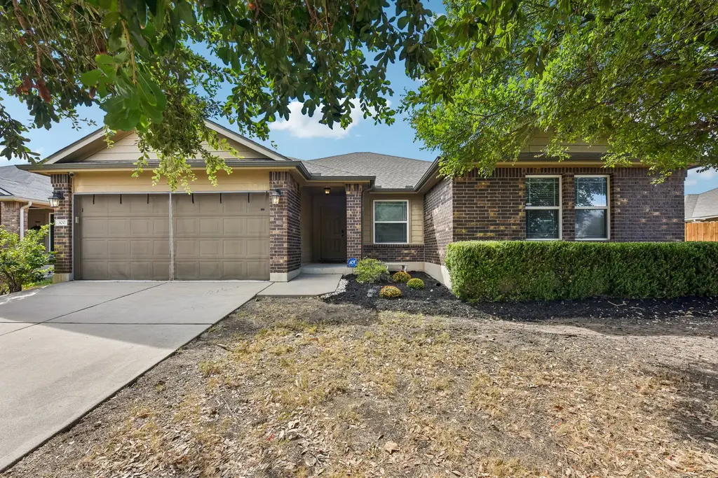 300 Hendelson Lane, Hutto