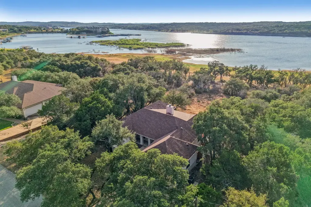 21513 Lakefront Drive, Lago Vista
