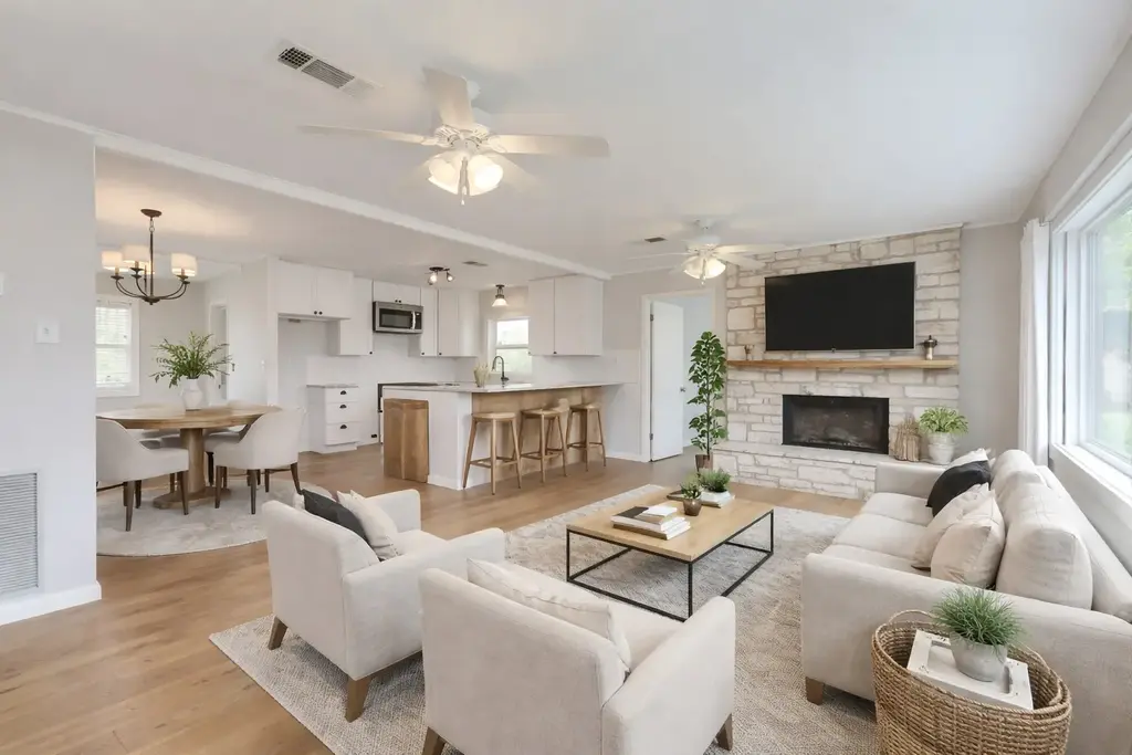 318 S Avenue C, Elgin