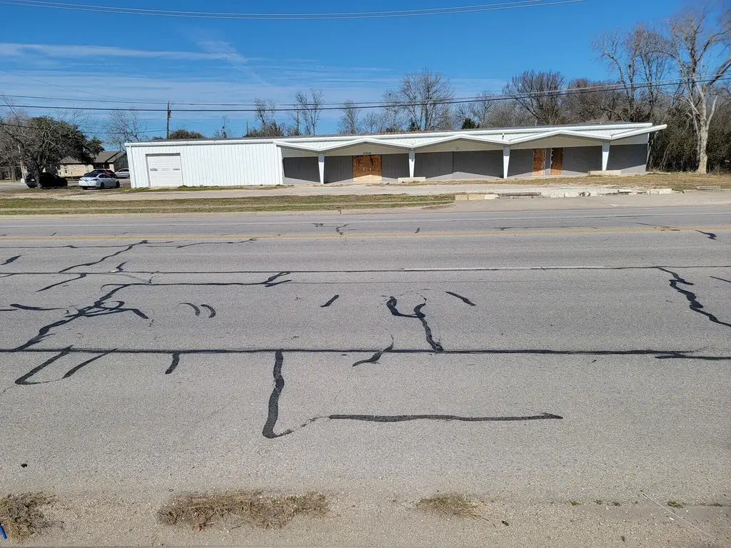 2010 W 2nd Street, Taylor