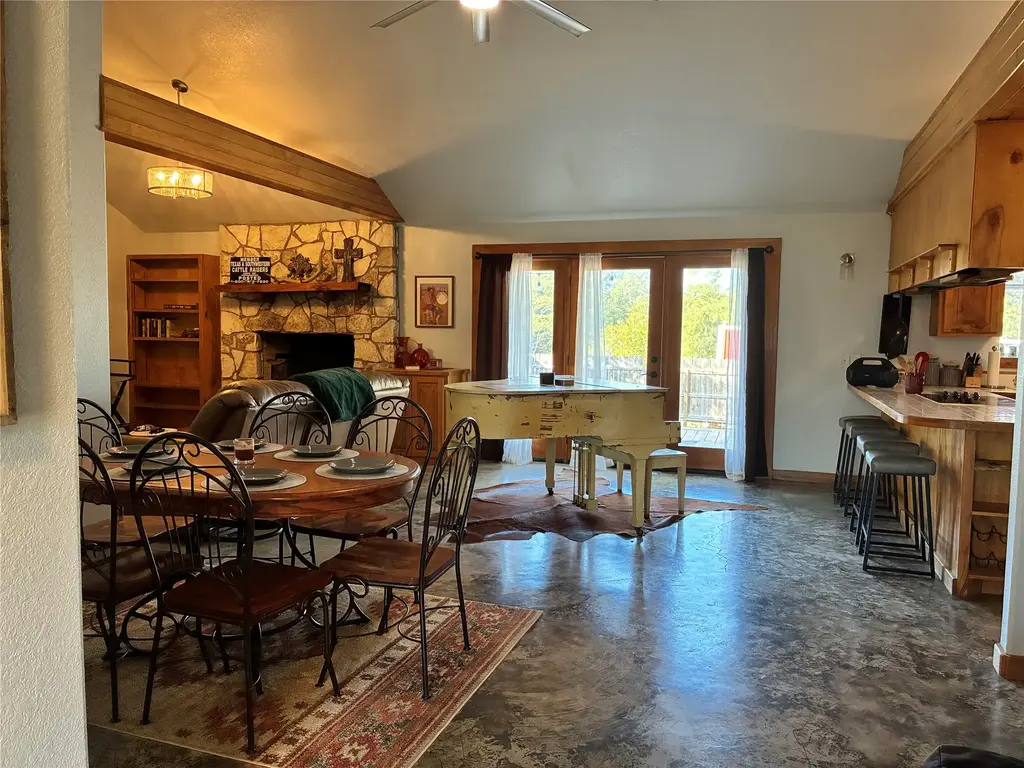 101 River Park Drive, Martindale