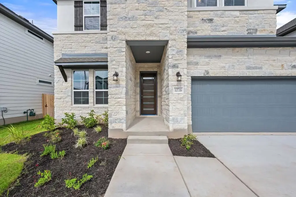 10716 Worth Lane, Manor