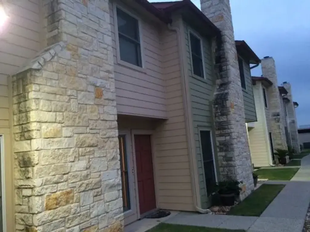 6900 E Riverside Drive 27, Austin