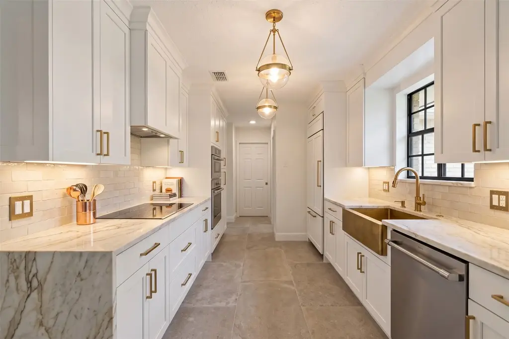 1813 Cedar Ridge Drive, Austin
