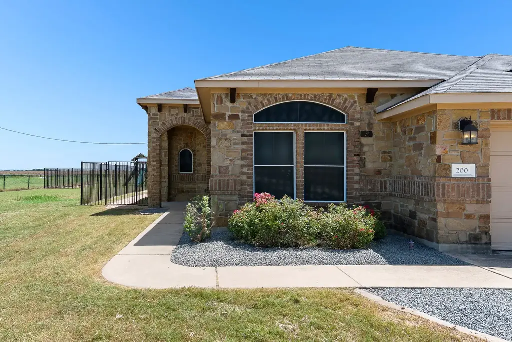 200 County Road 453 Road, Taylor