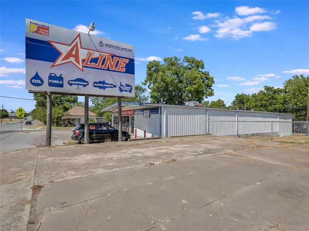 1022 N Main Street, Taylor