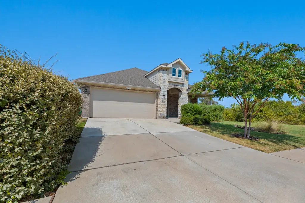 16301 Fetching Avenue, Manor