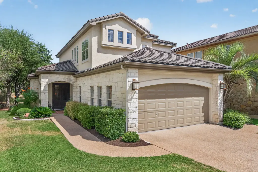 16 Swiftwater Trail, The Hills