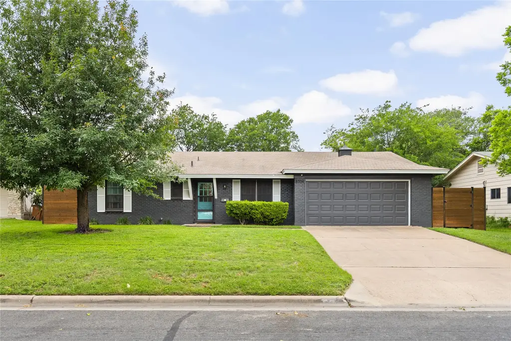 8704 Clarewood Drive, Austin