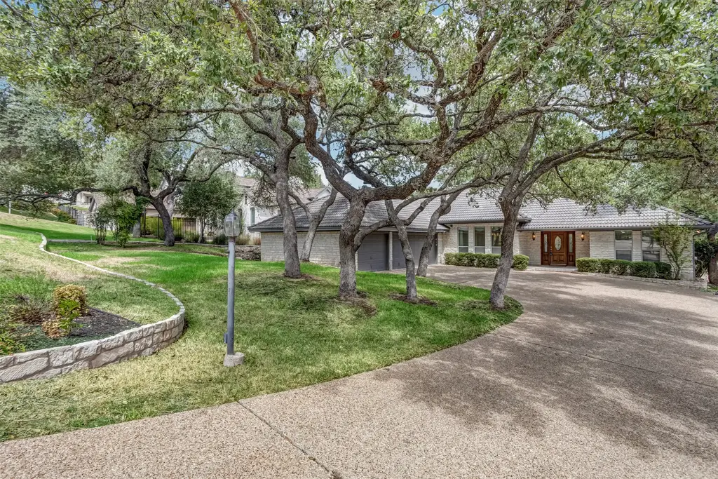 410 Rolling Green Drive, Lakeway