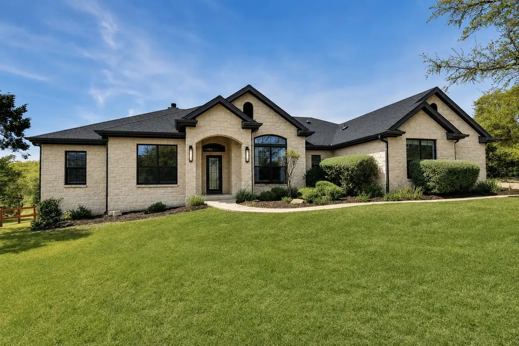300 High Plains Drive, Dripping Springs