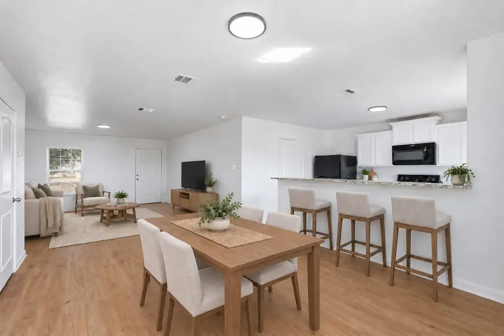 1013 Woodward Court Court, Jarrell