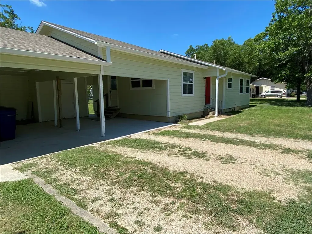 102 E Live Oak Street, Hutto