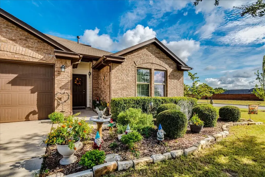 172 Mistflower Lane, Kyle