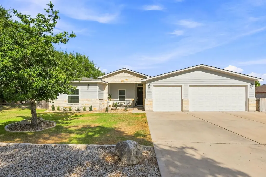 2111 American Drive, Lago Vista