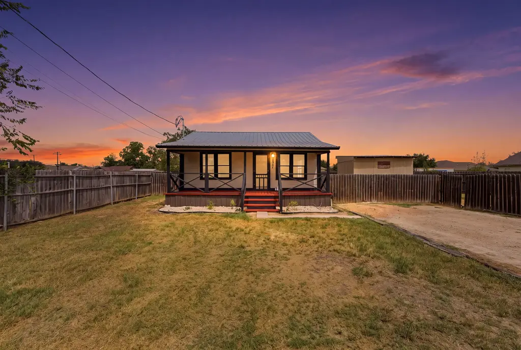 1921 Dreyer Lane, Gonzales