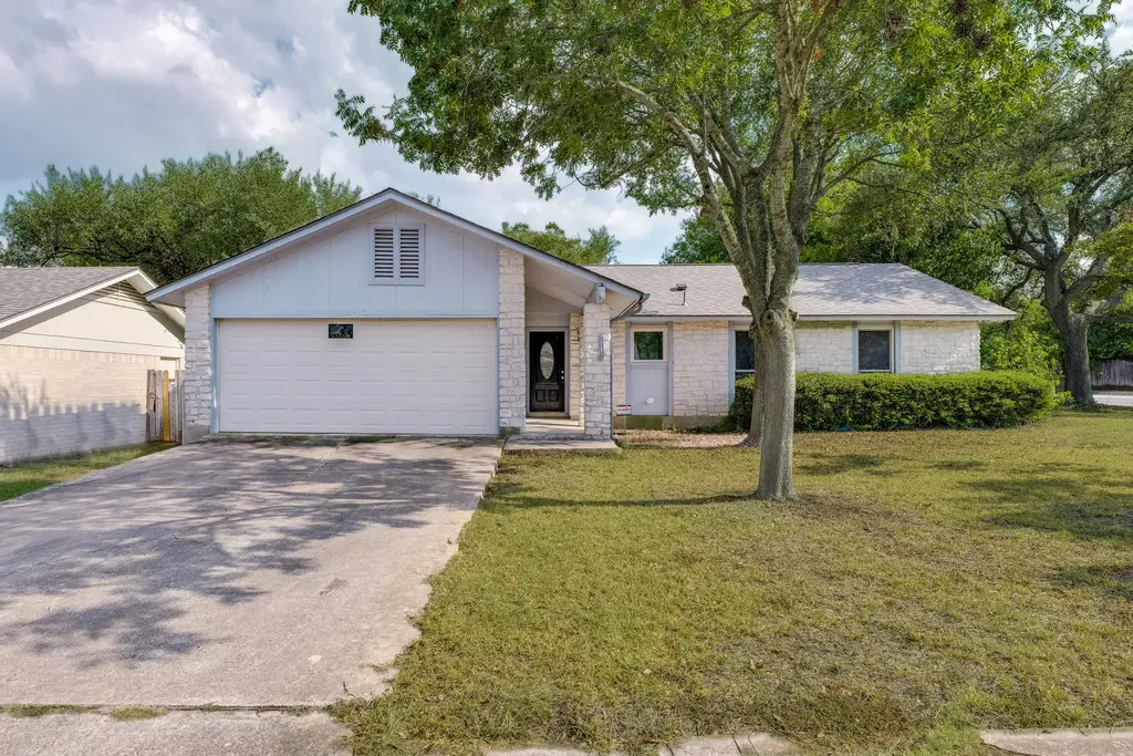 10421 Broken Shoe Trail, Austin
