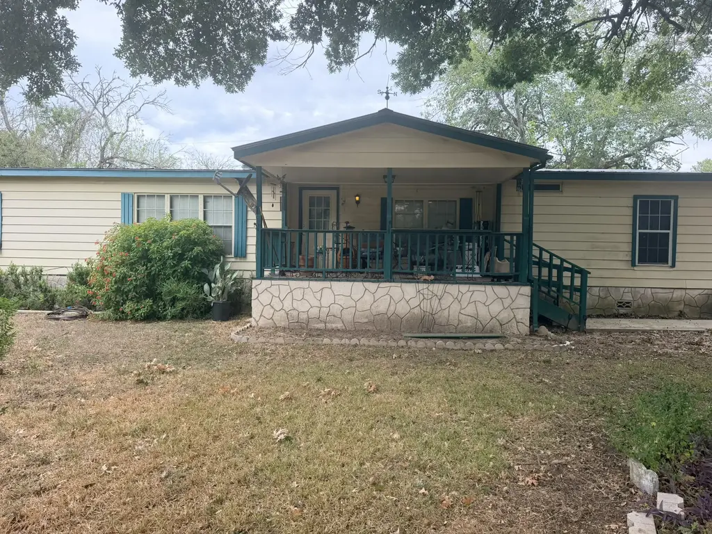151 Oak Drive, McQueeney