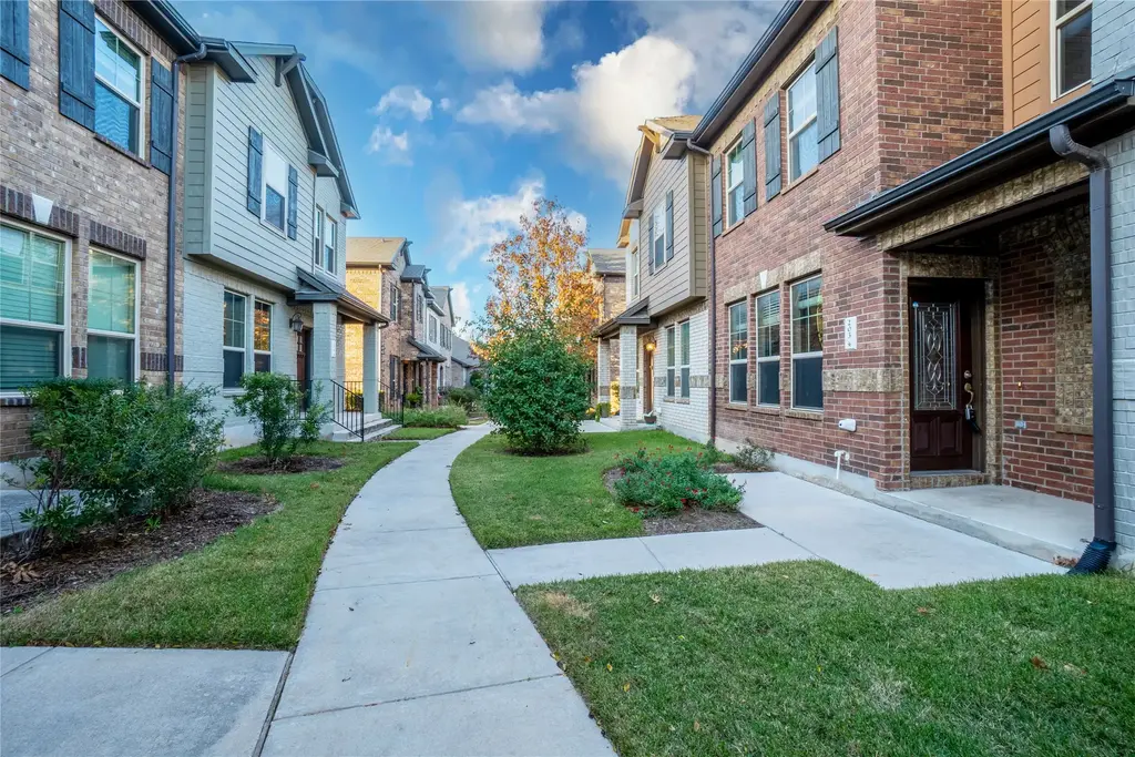 7220 Wyoming Springs Drive 203, Round Rock
