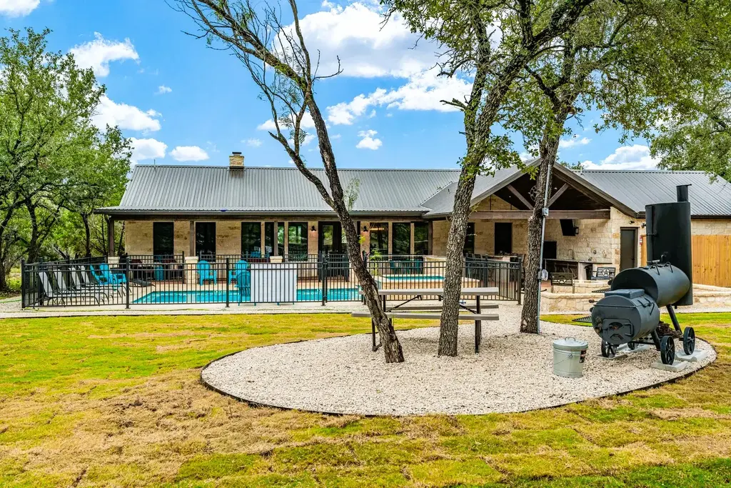 1718 Mountain Valley Road, Concan