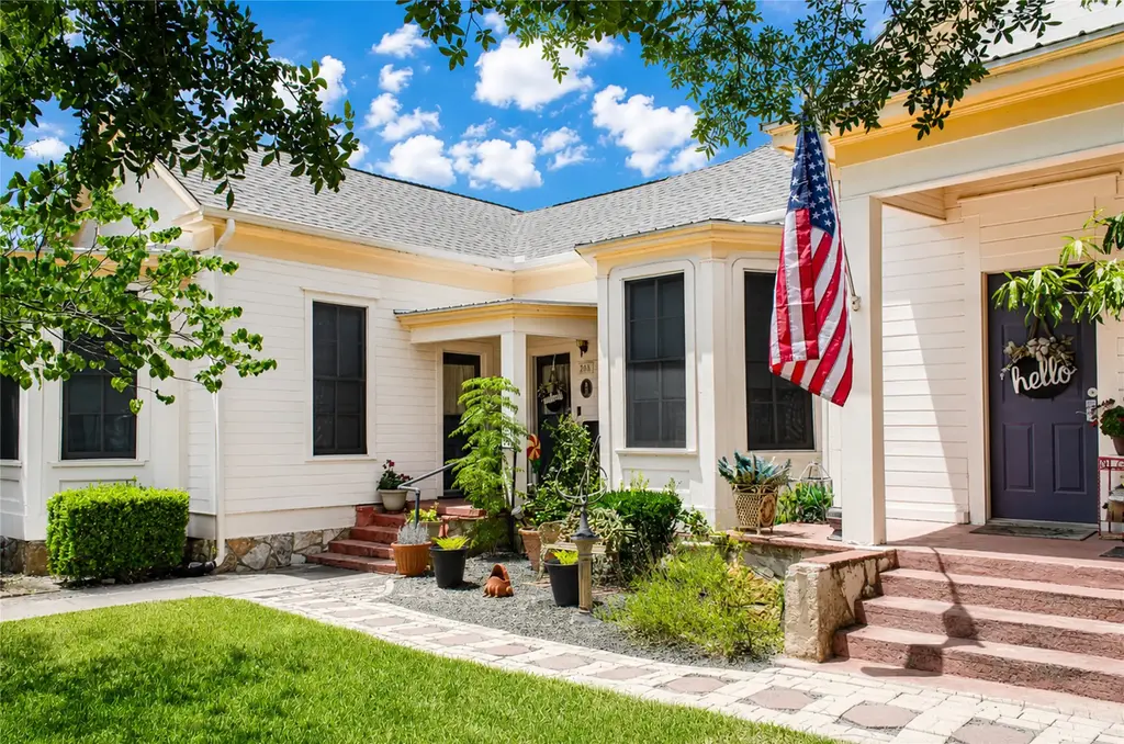 208 S Blair Street, Round Rock