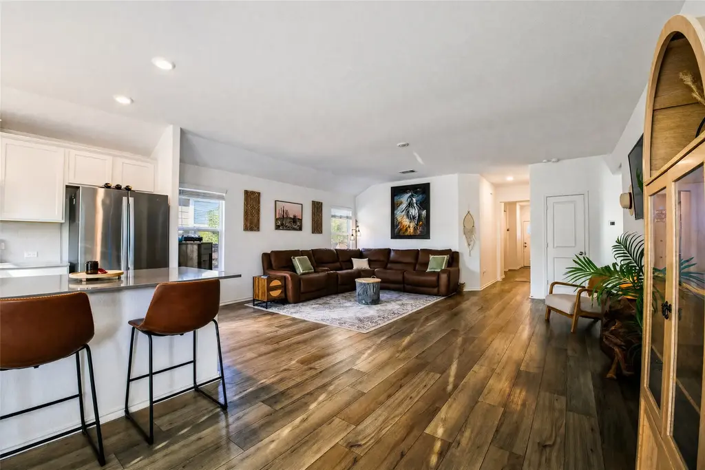 211 Mendoza, Kyle