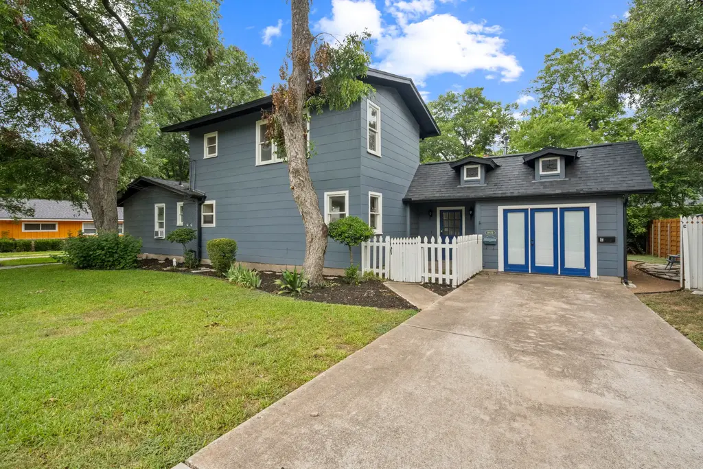1402 Laurel Street B, Georgetown
