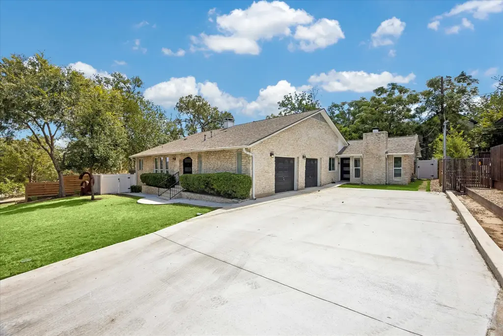2005 Meadowridge Drive B, Austin