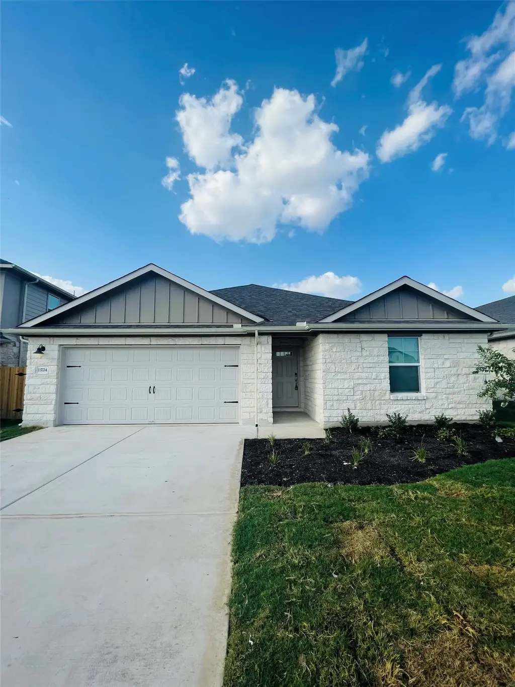 13724 Heartland Drive, Manor