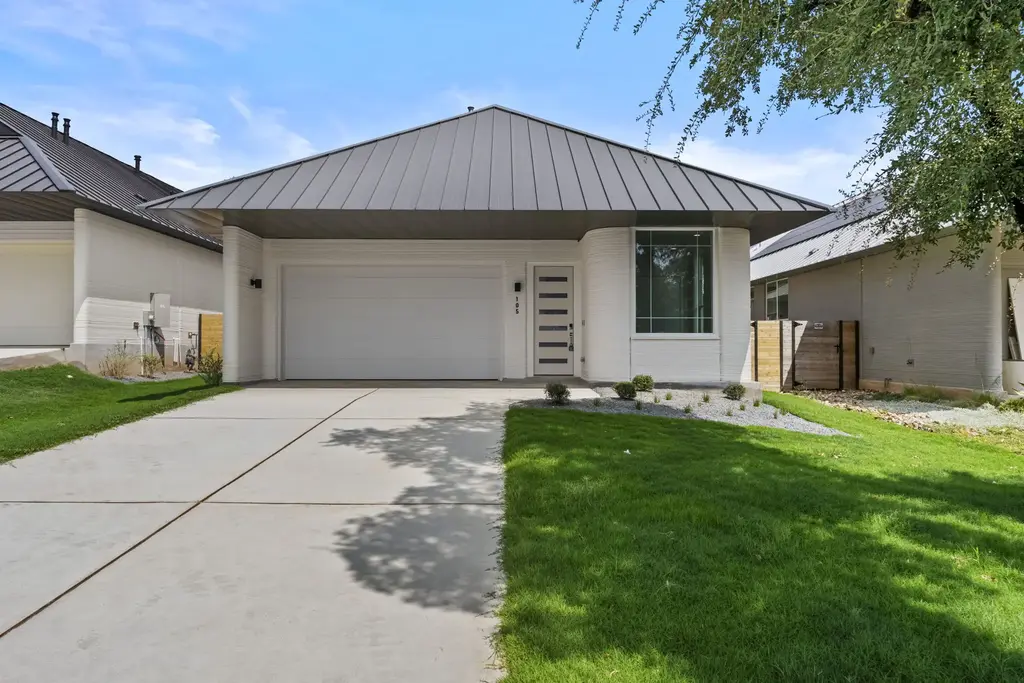 105 Rough Creek Road, Georgetown