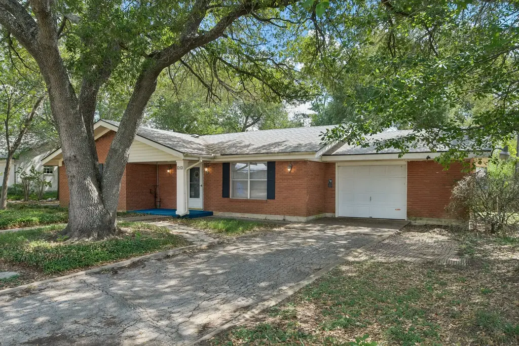 610 Mogonye Lane, Elgin
