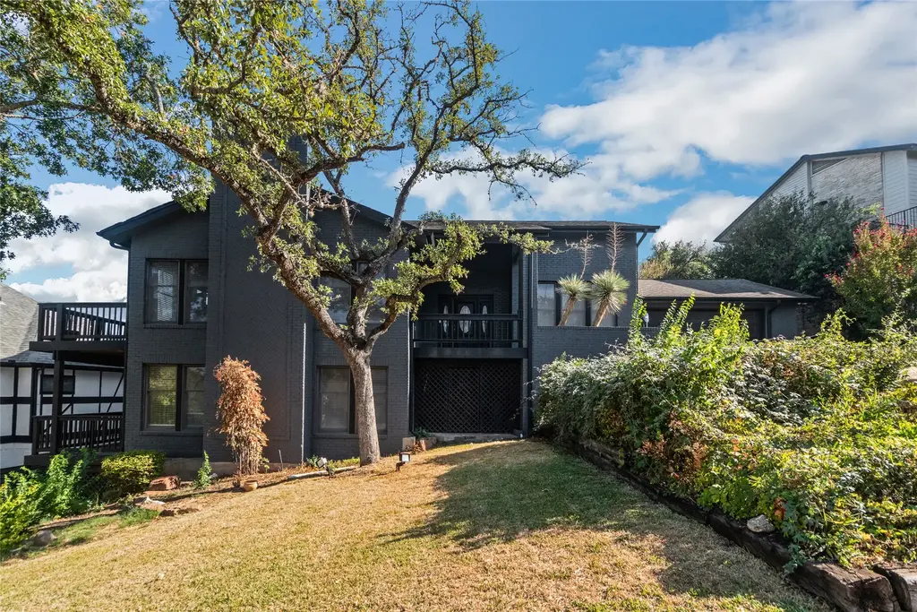 2005 Wychwood Drive, Austin