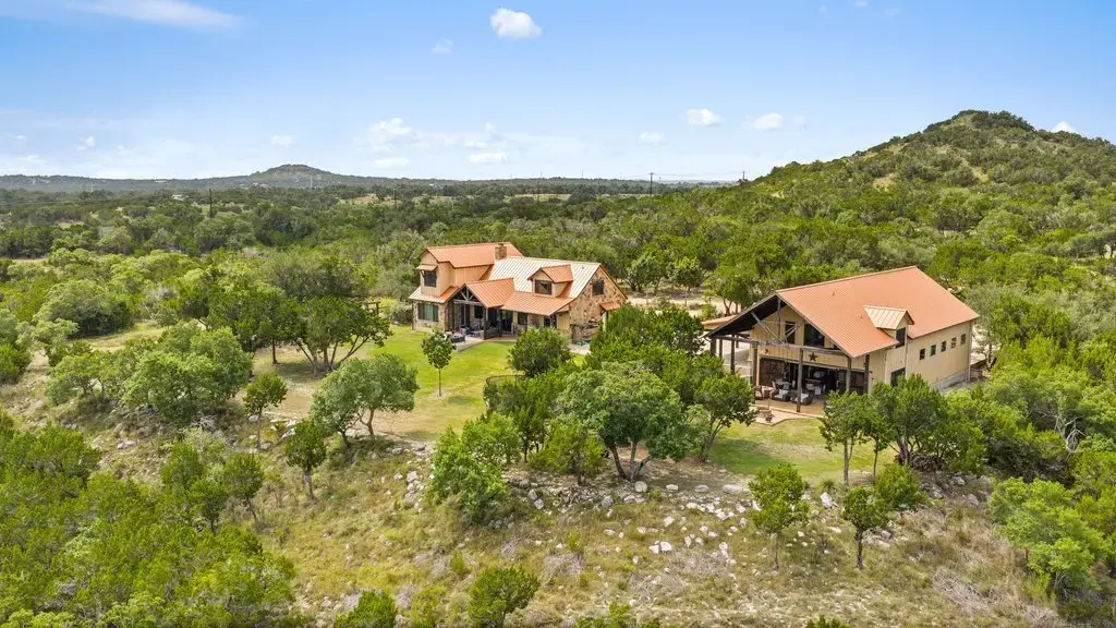 241 E Lynx Cove, Blanco