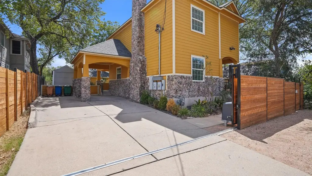 2931 E Martin Luther King Jr Boulevard A, Austin
