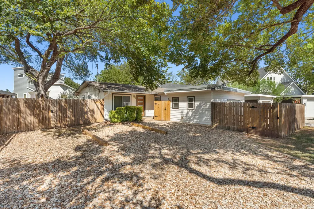 904 Plateau Circle, Austin