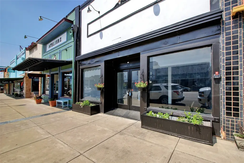 313 N Main Street, Taylor