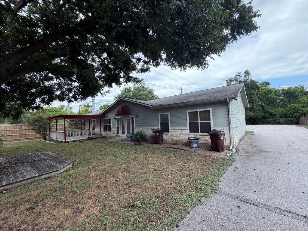 1512 W Howard Lane, Austin