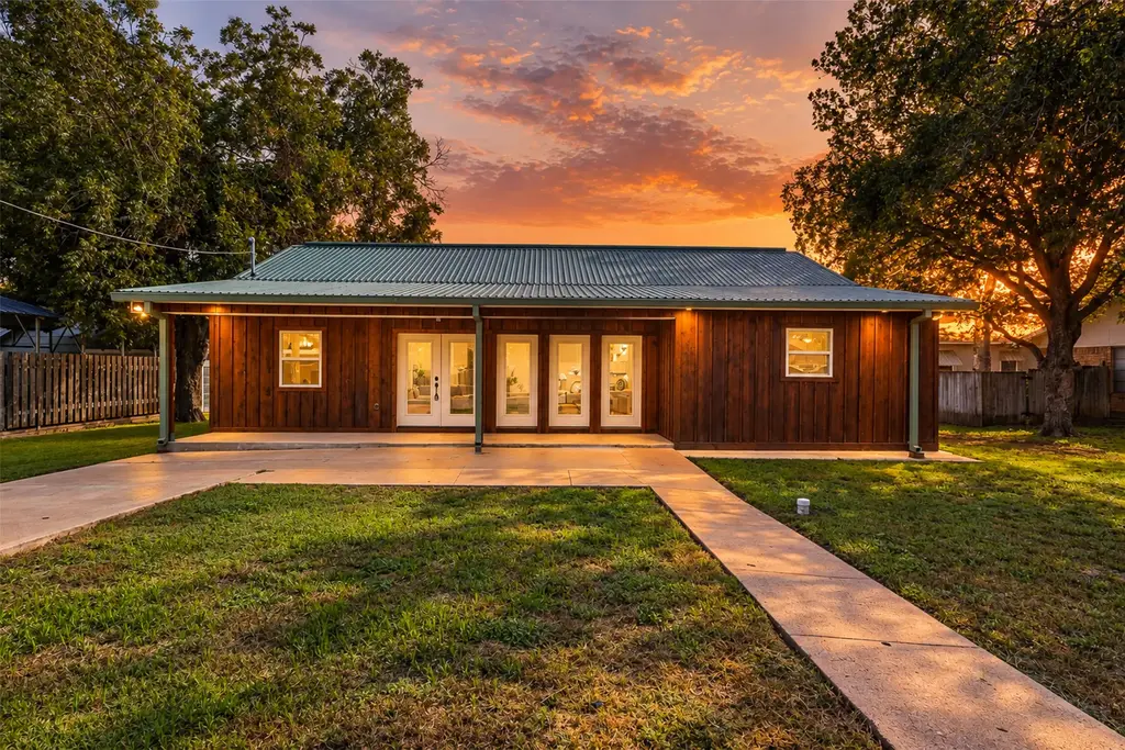 541 S Jackson Street, La Grange
