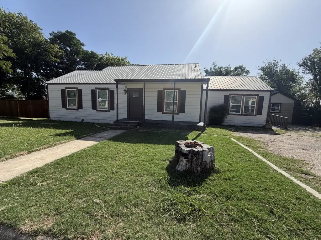103 S Walnut Street, Lampasas
