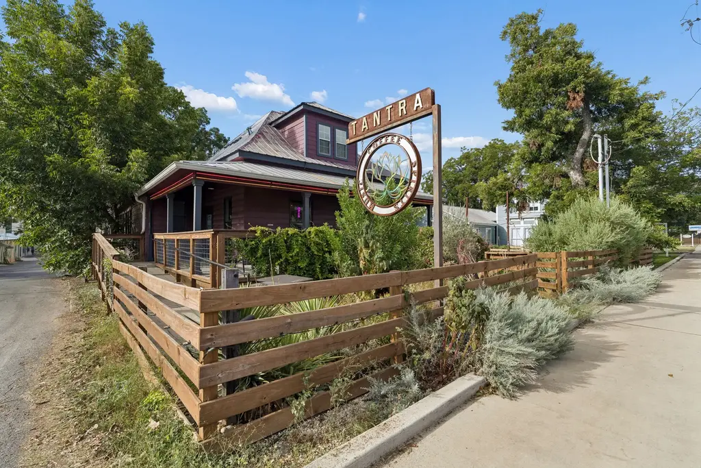 217 W Hopkins Street, San Marcos