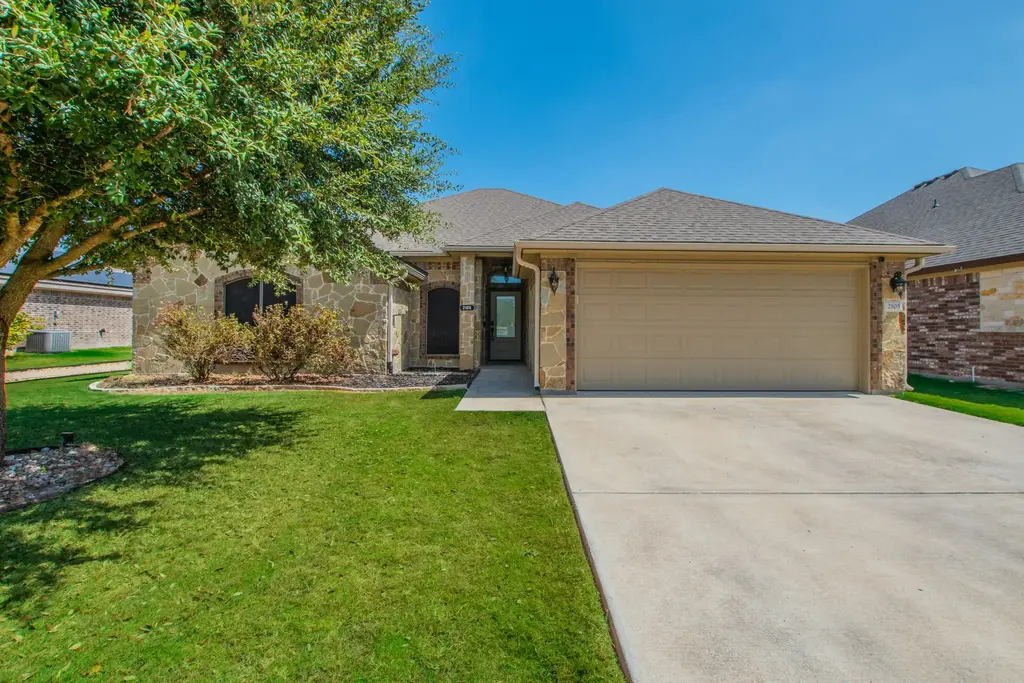 2105 Briar Hollow Drive, Temple
