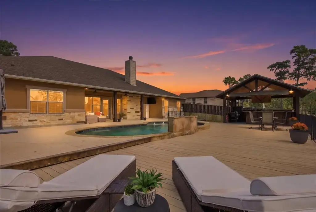 107 E Tanglebriar Court, Bastrop