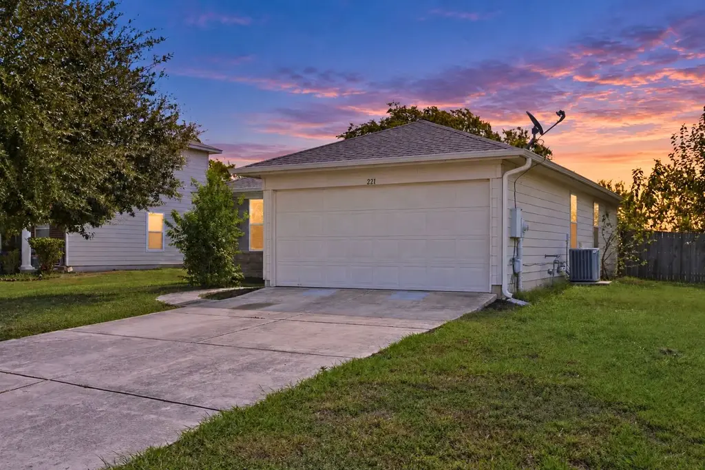 221 Ames Cove, Kyle