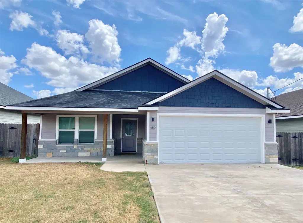 450 S Leon Street, Giddings
