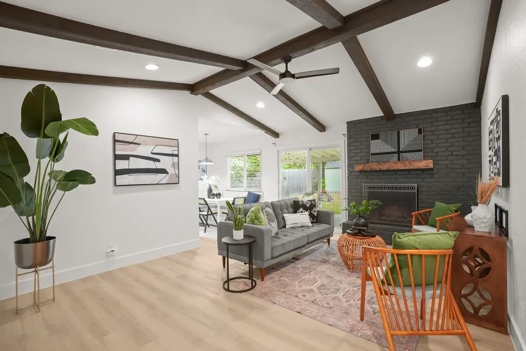 1014 Hillside Oaks Drive, Austin